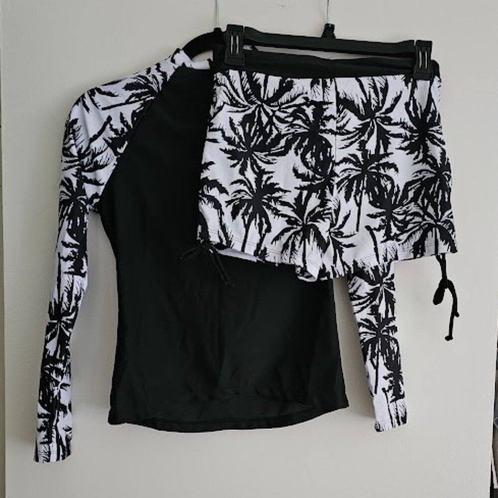 Black & White Two-Piece Long Sleeve Swimsuit (Size M)
